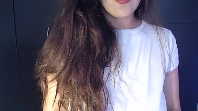 AdharaLujan online show from April 8, 2026, 1:22 pm