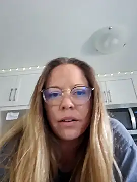 Snapshot of MissyLovexxx chatting on December 28, 2024, 4:20 pm MissyLovexxx online show from December 28, 2024, 4:20 pm