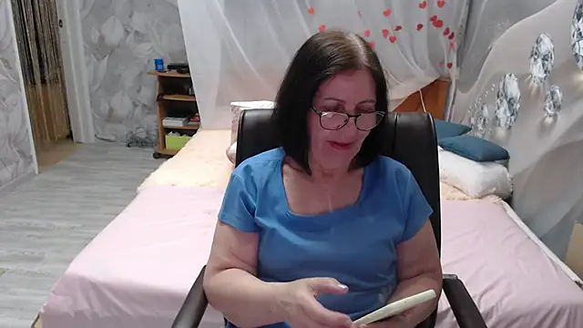 OlgaHottie online show from April 9, 2026, 12:43 pm