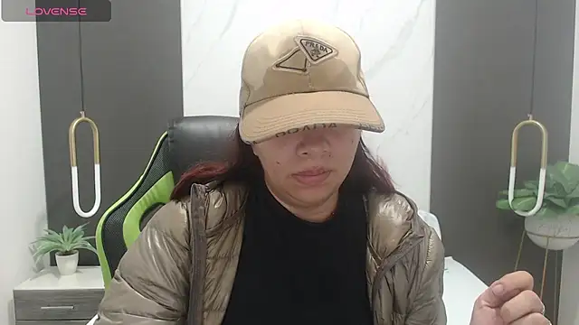 Snapshot of alma_fenix chatting on February 14, 2025, 12:14 pm alma fenix online show from February 14, 2025, 12:14 pm