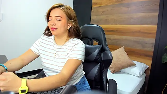 Snapshot of alma_fenix chatting on September 20, 2025, 6:53 pm alma fenix online show from September 20, 2025, 6:53 pm