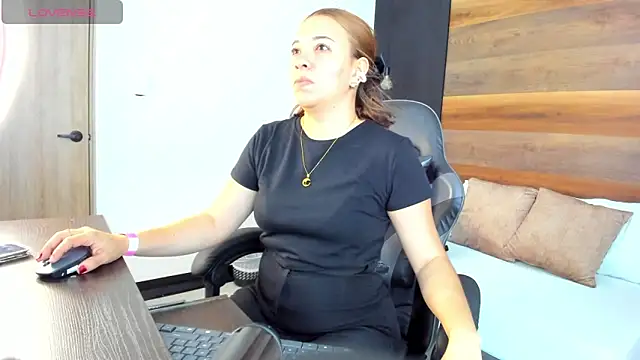 Snapshot of alma_fenix chatting on September 22, 2025, 12:18 pm alma fenix online show from September 22, 2025, 12:18 pm