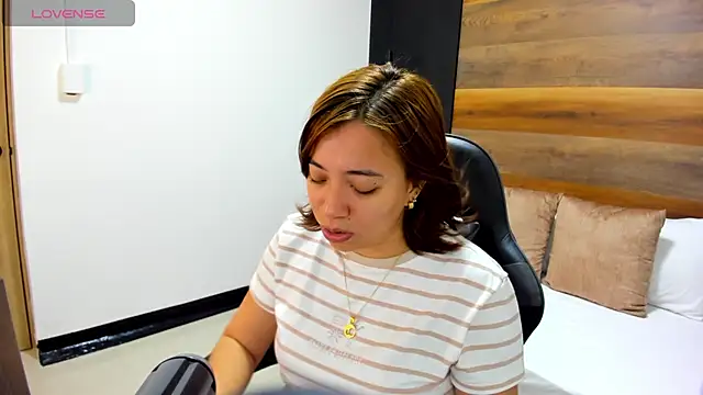 Snapshot of alma_fenix chatting on September 23, 2025, 12:30 pm alma fenix online show from September 23, 2025, 12:30 pm
