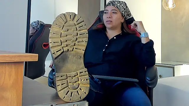 alma fenix online show from November 3, 2025, 12:28 pm