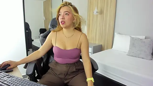 alma fenix online show from December 2, 2025, 6:58 pm