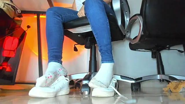 alma fenix online show from April 9, 2026, 11:59 am