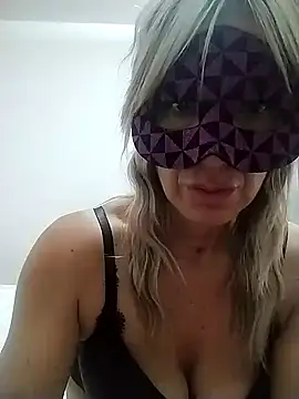 porcedda38 online show from December 13, 2024, 1:01 pm