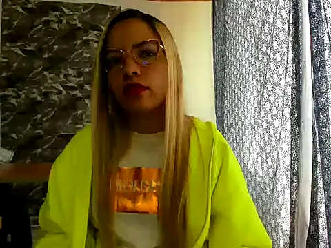 Snapshot of MISSLAUR4 chatting on January 3, 2025, 4:27 pm MISSLAUR4 online show from January 3, 2025, 4:27 pm