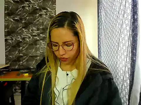 Snapshot of MISSLAUR4 chatting on January 4, 2025, 4:54 pm MISSLAUR4 online show from January 4, 2025, 4:54 pm