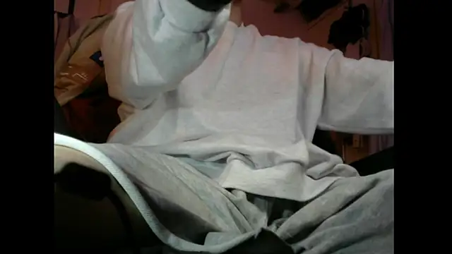 Ray175oo online show from December 5, 2025, 6:26 pm