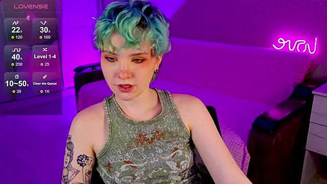 Snapshot of School_Love chatting on January 6, 2025, 7:13 pm School Love online show from January 6, 2025, 7:13 pm