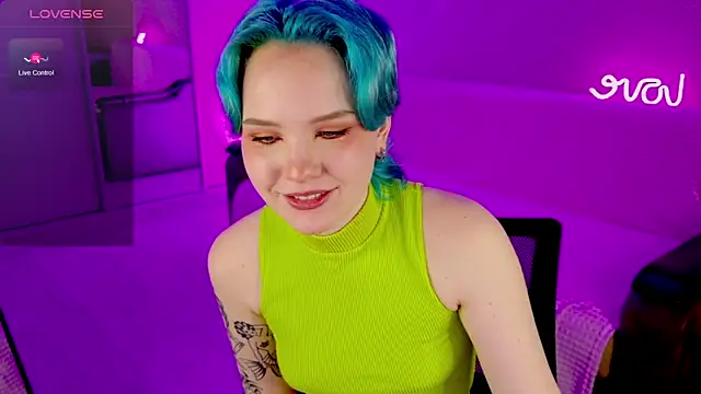 Snapshot of School_Love chatting on February 7, 2025, 4:14 pm School Love online show from February 7, 2025, 4:14 pm