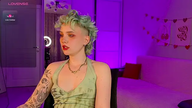 Snapshot of School_Love chatting on March 19, 2025, 4:13 pm School Love online show from March 19, 2025, 4:13 pm