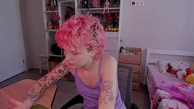 School Love online show from November 15, 2025, 7:05 am