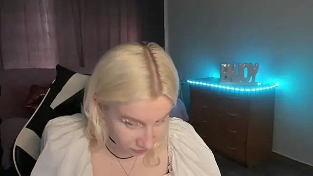 Snapshot of EnigmaSee chatting on July 12, 2026, 1:18 am EnigmaSee online show from July 12, 2026, 1:18 am