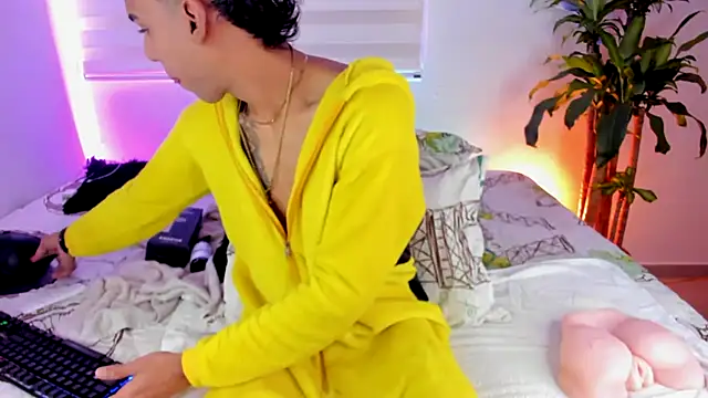 aldrinwhite online show from October 6, 2025, 4:59 pm