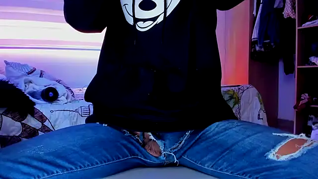 aldrinwhite online show from November 27, 2025, 4:09 pm