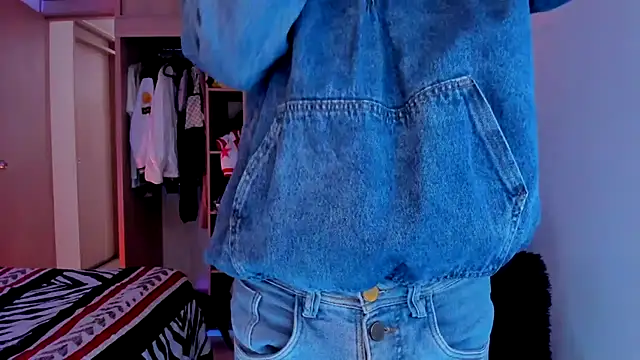 aldrinwhite online show from December 19, 2025, 3:41 pm