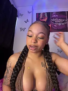 Snapshot of Melany_Williams chatting on April 28, 2026, 2:33 pm Melany Williams online show from April 28, 2026, 2:33 pm