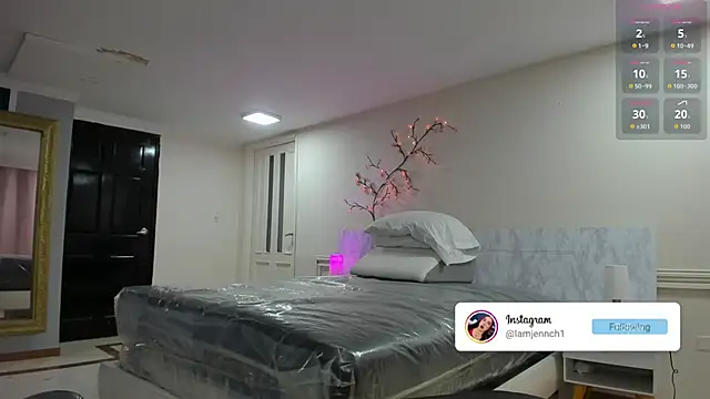 charolbruce 1 online show from March 28, 2026, 12:16 pm