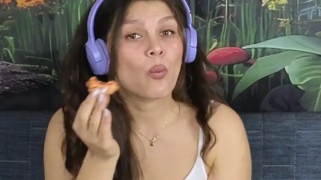 MadameDeFeu online show from November 14, 2025, 2:16 pm