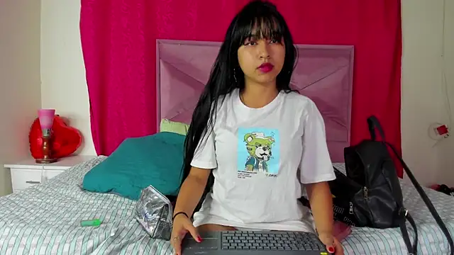 DakotaHoland online show from March 12, 2025, 4:30 am