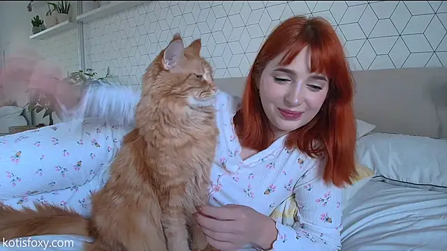 Kotis Foxy online show from December 2, 2024, 1:02 pm