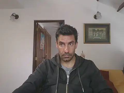 elkike1980 online show from May 6, 2026, 2:33 pm