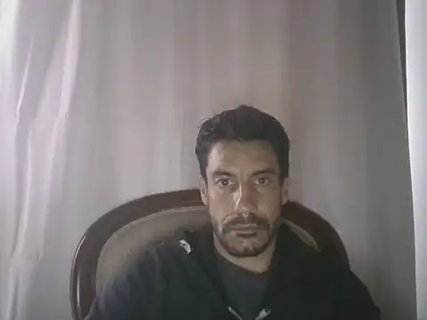 elkike1980 online show from May 12, 2026, 4:37 pm