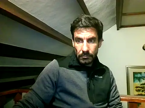elkike1980 online show from May 23, 2026, 3:01 am