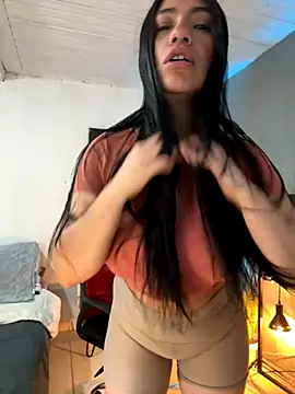 emmily d online show from November 3, 2025, 7:04 pm