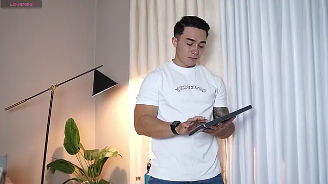 Ryan Hunt online show from October 31, 2025, 12:17 pm