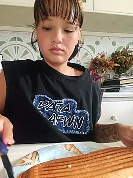 LorenRosse online show from October 9, 2025, 4:21 am