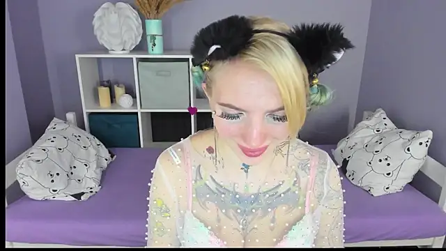 Snapshot of AnneTenet chatting on February 7, 2025, 1:11 pm AnneTenet online show from February 7, 2025, 1:11 pm