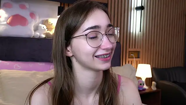 PollyBeev online show from November 16, 2025, 7:25 am