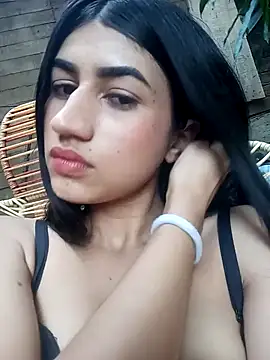 Snapshot of Julix_A chatting on January 19, 2025, 6:32 pm Julix A online show from January 19, 2025, 6:32 pm