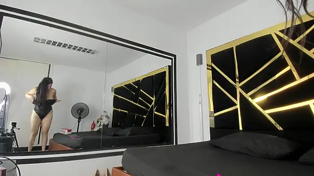 Snapshot of Giorgina_Simons chatting on December 11, 2024, 12:34 pm Giorgina Simons online show from December 11, 2024, 12:34 pm