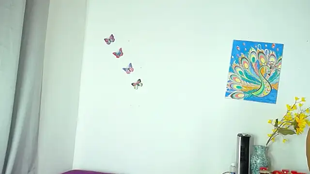 Snapshot of Madison__12 chatting on December 7, 2024, 1:25 am Madison 12 online show from December 7, 2024, 1:25 am