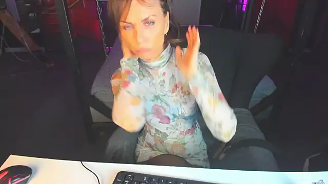 Elizabe th online show from March 10, 2025, 3:56 am