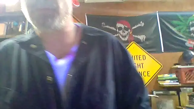 Snapshot of clitstitsandbongrips chatting on March 12, 2025, 5:28 pm clitstitsandbongrips online show from March 12, 2025, 5:28 pm