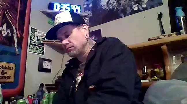 Snapshot of clitstitsandbongrips chatting on March 20, 2025, 12:11 pm clitstitsandbongrips online show from March 20, 2025, 12:11 pm