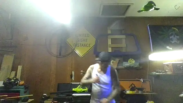 Snapshot of clitstitsandbongrips chatting on November 16, 2025, 12:05 am clitstitsandbongrips online show from November 16, 2025, 12:05 am