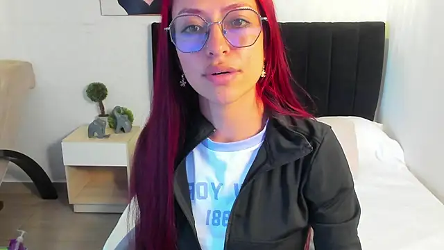 Snapshot of Scarlett__bell chatting on September 19, 2025, 1:34 pm Scarlett bell online show from September 19, 2025, 1:34 pm