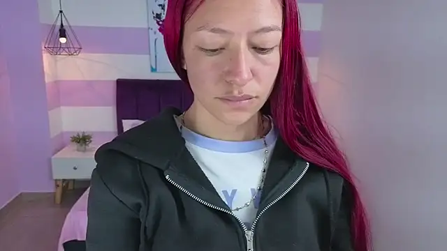 Scarlett  bell online show from April 1, 2026, 1:23 pm