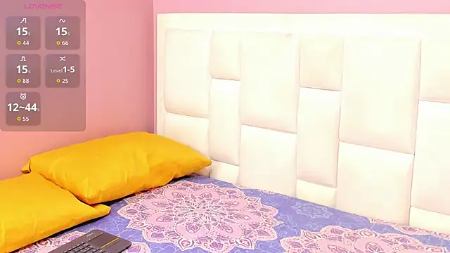 ZaritaLenon online show from October 4, 2025, 8:40 pm