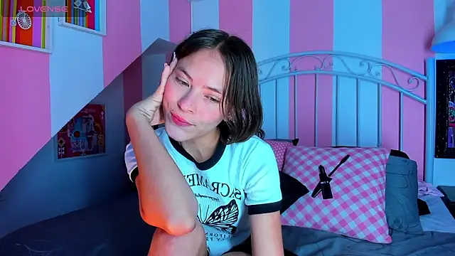 Snapshot of Liah_Grey8 chatting on December 16, 2024, 10:56 pm Liah Grey8 online show from December 16, 2024, 10:56 pm