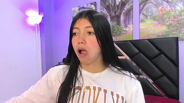 KimberlyVillaLobos online show from September 30, 2025, 1:38 pm