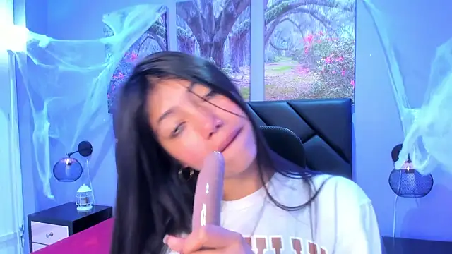 KimberlyVillaLobos online show from November 11, 2025, 11:43 am