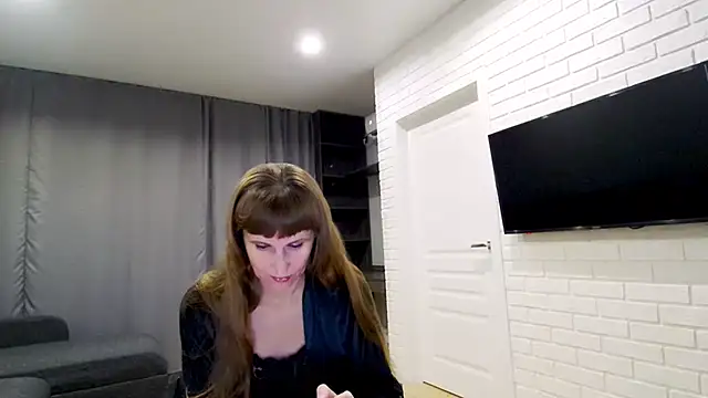 Daniella Lorente online show from October 16, 2025, 9:05 pm