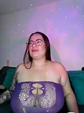 Snapshot of soofy__ chatting on March 6, 2026, 5:04 am soofy online show from March 6, 2026, 5:04 am